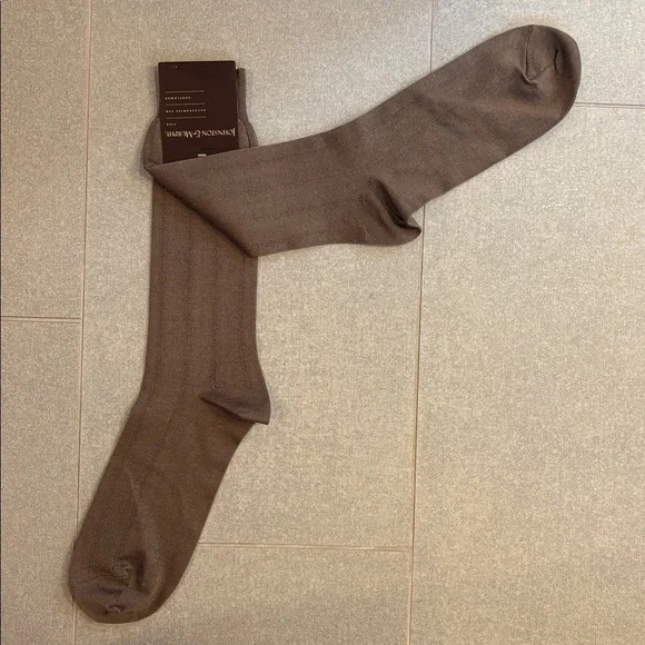 NWT Johnston & Murphy over the calf socks in taupe - Picture 3 of 12